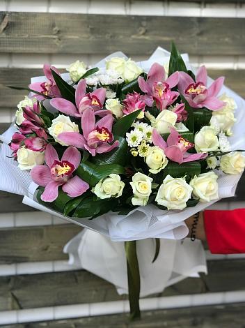 Букет цветов из: Розы и Хризантемы в Иргаклам