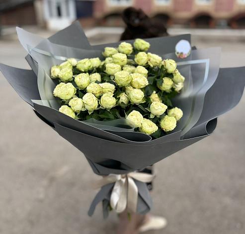 Букет Белые кустовые розы Солинеро в Иргаклам