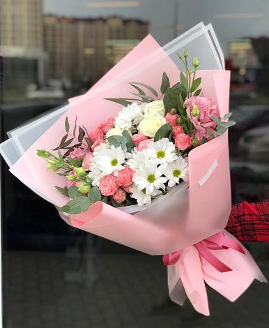 Букет цветов из: Розы, Лизиантусы и Хризантемы в Иргаклам